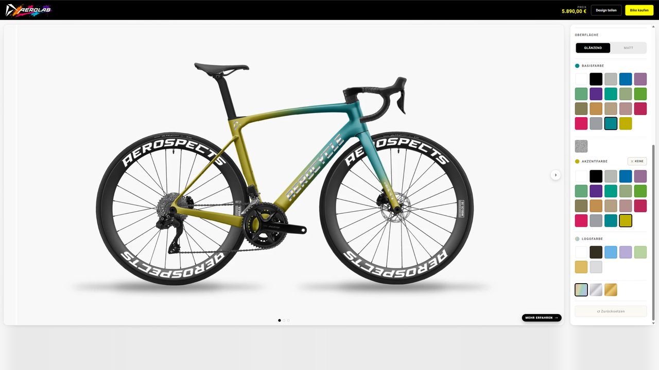 Der Aero-Lab-Konfigurator: ein Rennrad mit Zweifarb-Verlauf von Petrol nach Oliv, daneben das Auswahlpanel für Oberfläche, Basis-, Akzent- und Logofarbe.
